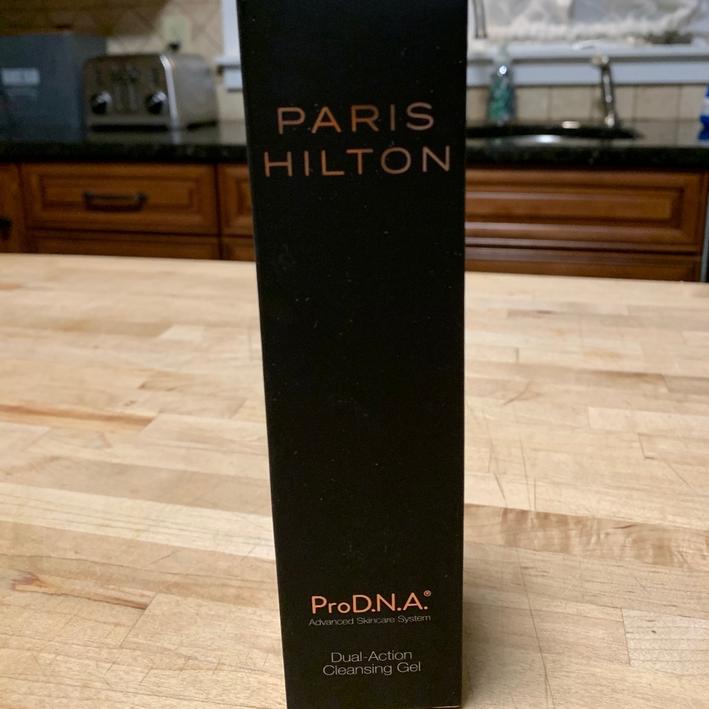 Paris Hilton Dual Action Cleansing Gel